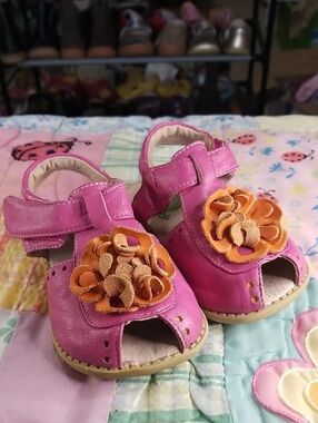 Livie & Luca Pink Leather w/Orange Flowers Size 7 Bloom Peep Toe Sandals
